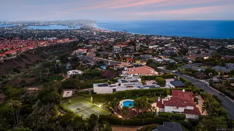 View/Area - 5833 Rutgers Rd, La Jolla, CA 92037 photo 2 of 5