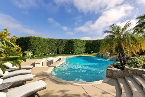 Exterior - 5833 Rutgers Rd, La Jolla, CA 92037 photo 12 of 14