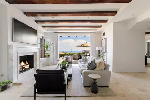 Living - 5833 Rutgers Rd, La Jolla, CA 92037 photo 2 of 6