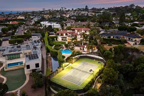 View/Area - 5833 Rutgers Rd, La Jolla, CA 92037 photo 4 of 5
