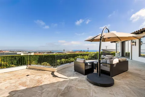 Exterior - 5833 Rutgers Rd, La Jolla, CA 92037 photo 8 of 14