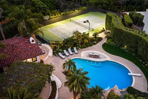Exterior - 5833 Rutgers Rd, La Jolla, CA 92037 photo 7 of 14