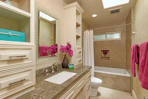 Bath - 115 Allende Ct, Solana Beach, CA 92075 photo 2 of 2