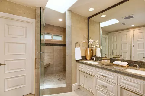 Bath - 115 Allende Ct, Solana Beach, CA 92075 photo 1 of 2