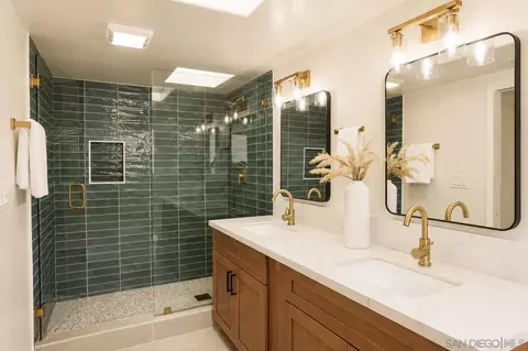 Bath - 16716 Martincoit Rd, Poway, CA 92064 photo 3 of 4