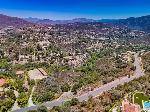 via viejas oeste, Alpine, CA 91901 photo 5