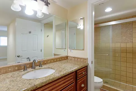 Bath - 7509 Draper Ave #306, La Jolla, CA 92037 photo 3 of 3