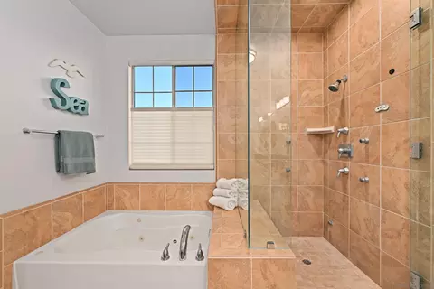 Bath - 6415 Ruby Way, Carlsbad, CA 92011 photo 2 of 4