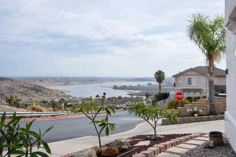 View/Area - 2002 Pointe Pkwy, Spring Valley, CA 91978 photo 5 of 10