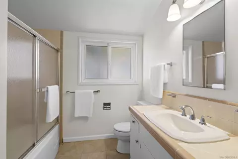Bath - 1424 10th, Coronado, CA 92118 photo 3 of 4