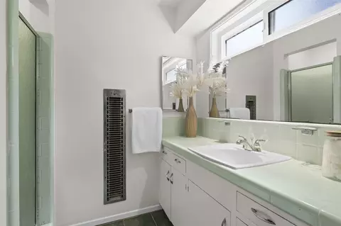 Bath - 1424 10th, Coronado, CA 92118 photo 1 of 4