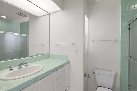 Bath - 1424 10th, Coronado, CA 92118 photo 4 of 4