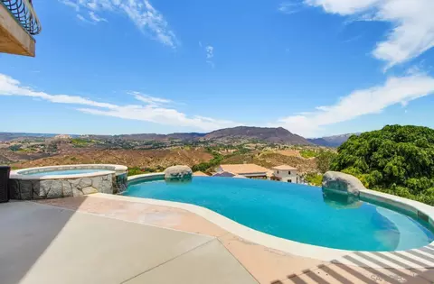 Exterior - 1550 Knoll Park Ln, Fallbrook, CA 92028 photo 9 of 18