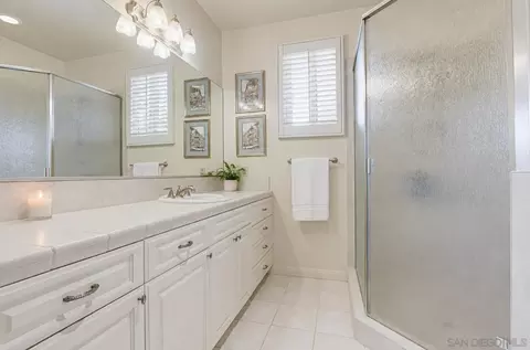 Bath - 1550 Knoll Park Ln, Fallbrook, CA 92028 photo 5 of 5