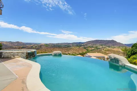 Exterior - 1550 Knoll Park Ln, Fallbrook, CA 92028 photo 10 of 18