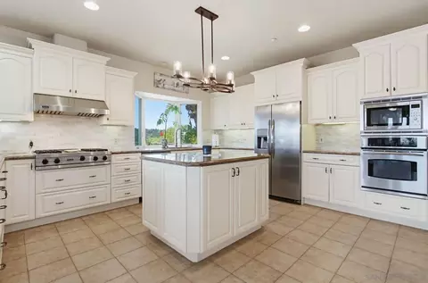 Kitchen - 1550 Knoll Park Ln, Fallbrook, CA 92028 photo 4 of 8