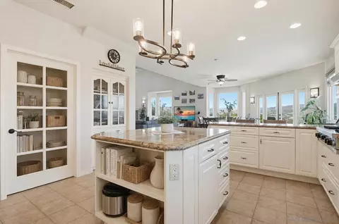 Kitchen - 1550 Knoll Park Ln, Fallbrook, CA 92028 photo 6 of 8