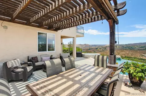 Exterior - 1550 Knoll Park Ln, Fallbrook, CA 92028 photo 7 of 18