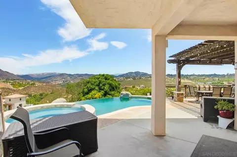 Exterior - 1550 Knoll Park Ln, Fallbrook, CA 92028 photo 14 of 18