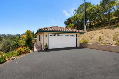 Exterior - 1550 Knoll Park Ln, Fallbrook, CA 92028 photo 16 of 18
