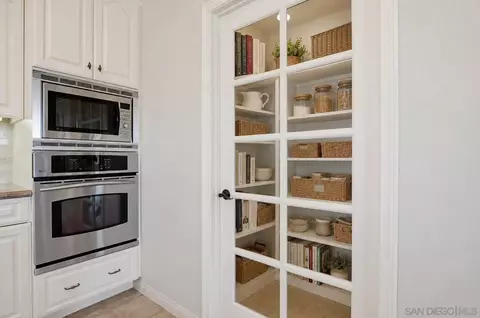 Kitchen - 1550 Knoll Park Ln, Fallbrook, CA 92028 photo 8 of 8
