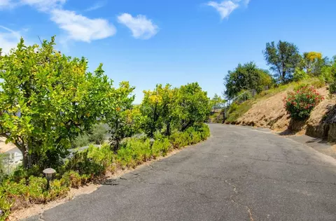 Exterior - 1550 Knoll Park Ln, Fallbrook, CA 92028 photo 17 of 18