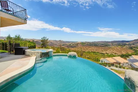 Exterior - 1550 Knoll Park Ln, Fallbrook, CA 92028 photo 11 of 18