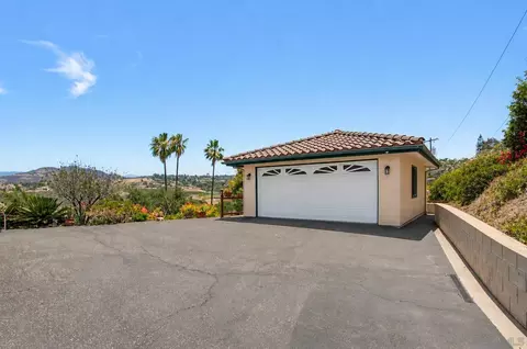 Exterior - 1550 Knoll Park Ln, Fallbrook, CA 92028 photo 15 of 18