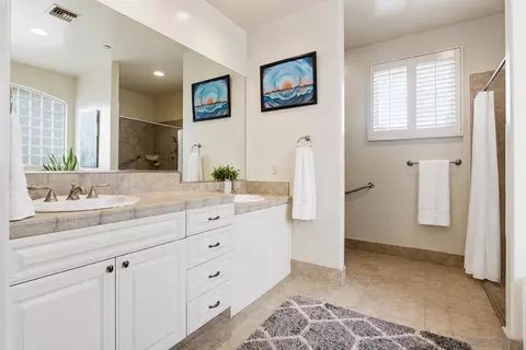 Bath - 1550 Knoll Park Ln, Fallbrook, CA 92028 photo 1 of 5
