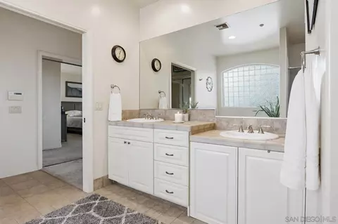 Bath - 1550 Knoll Park Ln, Fallbrook, CA 92028 photo 4 of 5
