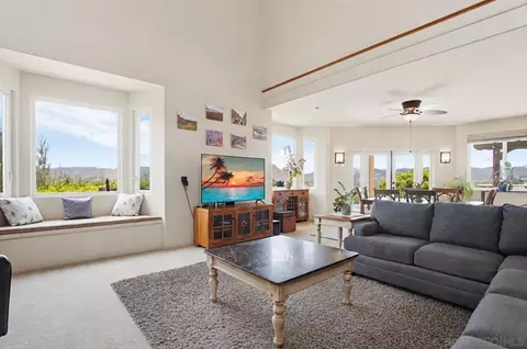 Living - 1550 Knoll Park Ln, Fallbrook, CA 92028 photo 3 of 6
