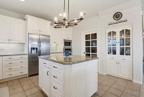 Kitchen - 1550 Knoll Park Ln, Fallbrook, CA 92028 photo 5 of 8
