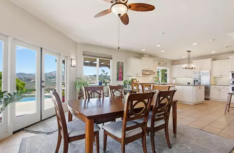 Dining - 1550 Knoll Park Ln, Fallbrook, CA 92028 photo 3 of 4