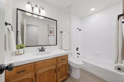 Bath - 1115 6th St, Ramona, CA 92065 photo 3 of 4