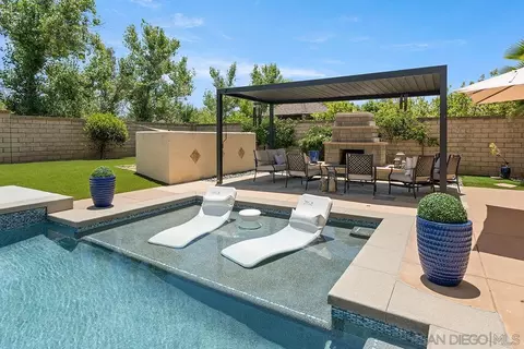 Exterior - 2340 Douglaston Gln, Escondido, CA 92026 photo 2 of 14