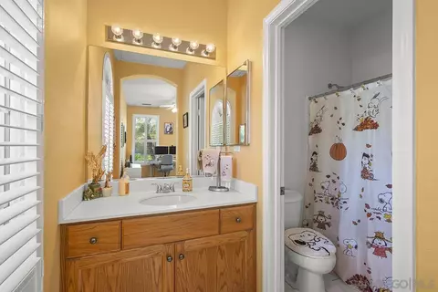Bath - 2340 Douglaston Gln, Escondido, CA 92026 photo 6 of 6
