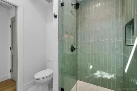 Bath - 940 Sealane #16, Encinitas, CA 92024 photo 2 of 5