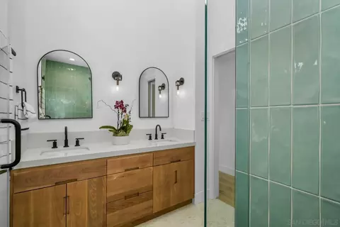 Bath - 940 Sealane #16, Encinitas, CA 92024 photo 3 of 5