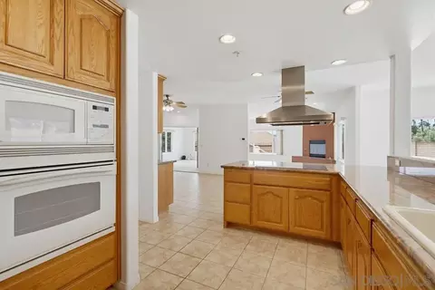 Kitchen - 171 Dawn Vw, El Cajon, CA 92021 photo 5 of 5