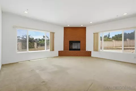 Living - 171 Dawn Vw, El Cajon, CA 92021 photo 5 of 13