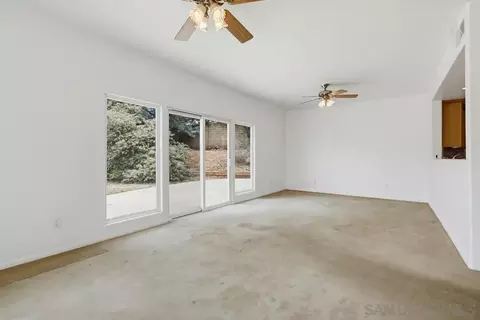 Living - 171 Dawn Vw, El Cajon, CA 92021 photo 11 of 13