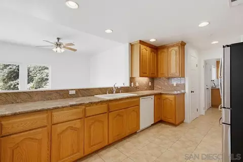 Kitchen - 171 Dawn Vw, El Cajon, CA 92021 photo 2 of 5