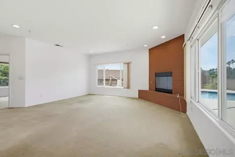 Living - 171 Dawn Vw, El Cajon, CA 92021 photo 8 of 13