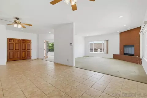 Living - 171 Dawn Vw, El Cajon, CA 92021 photo 4 of 13