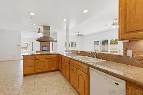 Kitchen - 171 Dawn Vw, El Cajon, CA 92021 photo 4 of 5