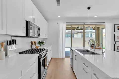Kitchen - 2011 Copernicus, Escondido, CA 92026 photo 3 of 4