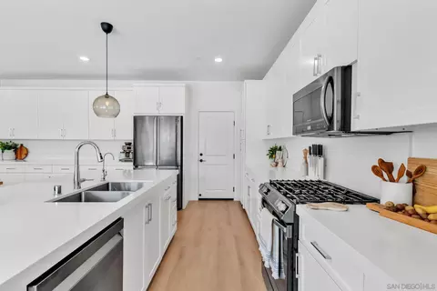 Kitchen - 2011 Copernicus, Escondido, CA 92026 photo 2 of 4