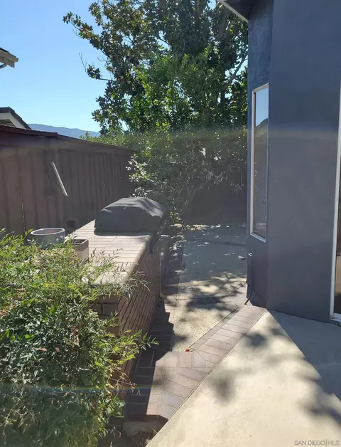 Exterior - 44028 Highlander Dr, Temecula, CA 92592 photo 6 of 7