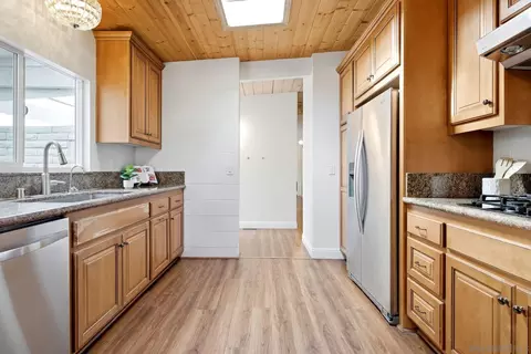 Kitchen - 161 Parnassus Cir, Oceanside, CA 92054 photo 4 of 4