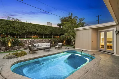 Exterior - 5567 Calumet Ave, La Jolla, CA 92037 photo 5 of 8